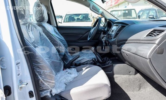 Acheter Import Voiture Mitsubishi L200 Blanc à Import - Dubai, Enga Acheter Import Voiture Mitsubishi L200 Blanc à Import - Dubai, Enga