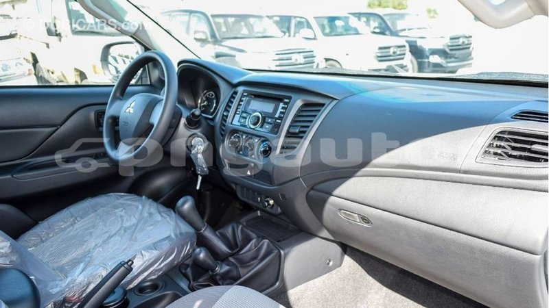 Big with watermark mitsubishi l200 enga import dubai 4965