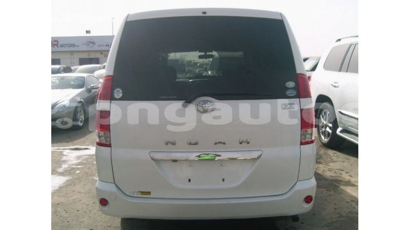 Big with watermark toyota noah enga import dubai 4967