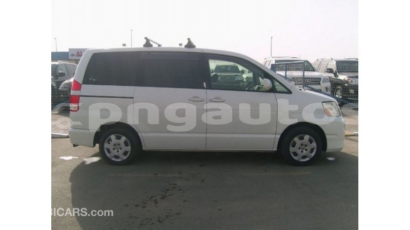 Big with watermark toyota noah enga import dubai 4967