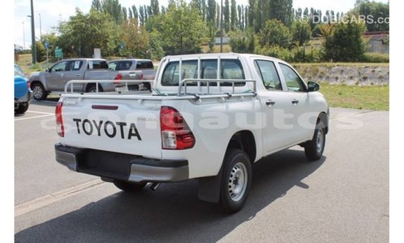 Buy Import Toyota Hilux White Car in Import - Dubai in Enga Buy Import Toyota Hilux White Car in Import - Dubai in Enga