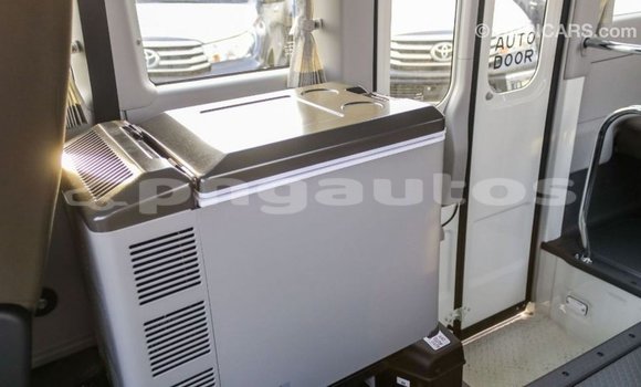 Acheter Import Voiture Toyota Coaster Blanc à Import - Dubai, Enga Acheter Import Voiture Toyota Coaster Blanc à Import - Dubai, Enga