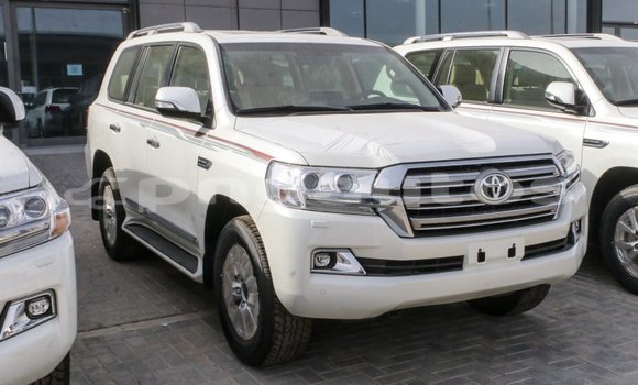 Buy Import Toyota Land Cruiser White Car in Import - Dubai in Enga Buy Import Toyota Land Cruiser White Car in Import - Dubai in Enga