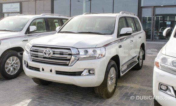 Buy Import Toyota Land Cruiser White Car in Import - Dubai in Enga Buy Import Toyota Land Cruiser White Car in Import - Dubai in Enga