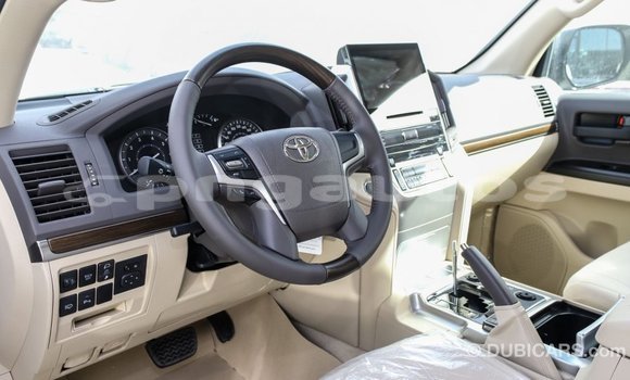 Buy Import Toyota Land Cruiser White Car in Import - Dubai in Enga Buy Import Toyota Land Cruiser White Car in Import - Dubai in Enga