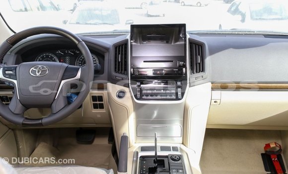 Buy Import Toyota Land Cruiser White Car in Import - Dubai in Enga Buy Import Toyota Land Cruiser White Car in Import - Dubai in Enga