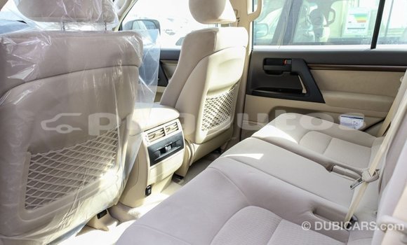 Buy Import Toyota Land Cruiser White Car in Import - Dubai in Enga Buy Import Toyota Land Cruiser White Car in Import - Dubai in Enga