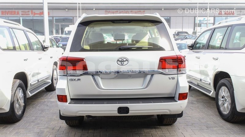 Big with watermark toyota land cruiser enga import dubai 4982