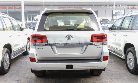 Buy Import Toyota Land Cruiser White Car in Import - Dubai in Enga Buy Import Toyota Land Cruiser White Car in Import - Dubai in Enga