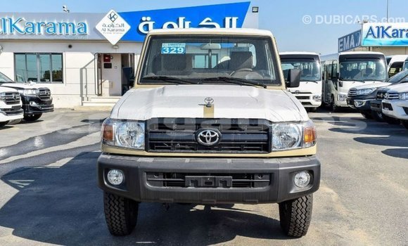 Acheter Import Voiture Toyota Land Cruiser Beige à Import - Dubai, Enga Acheter Import Voiture Toyota Land Cruiser Beige à Import - Dubai, Enga