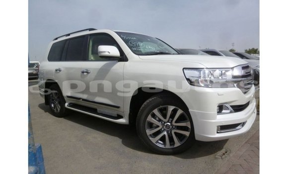 Buy Import Toyota Land Cruiser White Car in Import - Dubai in Enga Buy Import Toyota Land Cruiser White Car in Import - Dubai in Enga