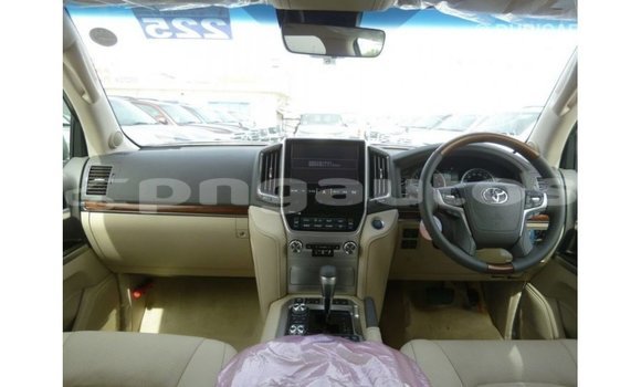 Buy Import Toyota Land Cruiser White Car in Import - Dubai in Enga Buy Import Toyota Land Cruiser White Car in Import - Dubai in Enga