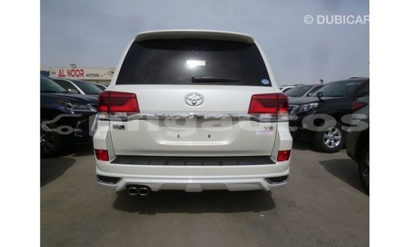 Buy Import Toyota Land Cruiser White Car in Import - Dubai in Enga Buy Import Toyota Land Cruiser White Car in Import - Dubai in Enga