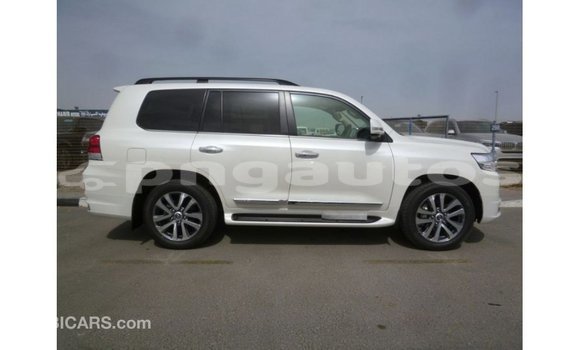 Buy Import Toyota Land Cruiser White Car in Import - Dubai in Enga Buy Import Toyota Land Cruiser White Car in Import - Dubai in Enga