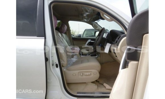 Buy Import Toyota Land Cruiser White Car in Import - Dubai in Enga Buy Import Toyota Land Cruiser White Car in Import - Dubai in Enga