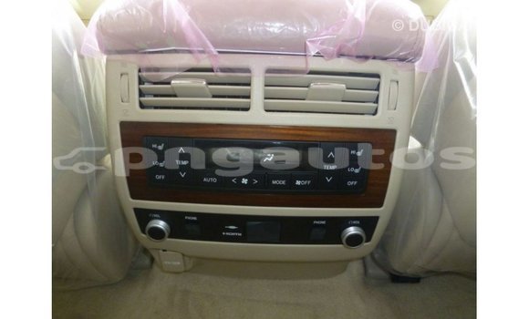 Buy Import Toyota Land Cruiser White Car in Import - Dubai in Enga Buy Import Toyota Land Cruiser White Car in Import - Dubai in Enga