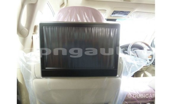 Buy Import Toyota Land Cruiser White Car in Import - Dubai in Enga Buy Import Toyota Land Cruiser White Car in Import - Dubai in Enga