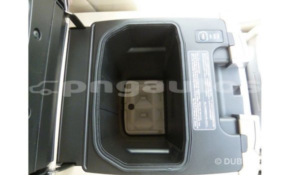Buy Import Toyota Land Cruiser White Car in Import - Dubai in Enga Buy Import Toyota Land Cruiser White Car in Import - Dubai in Enga