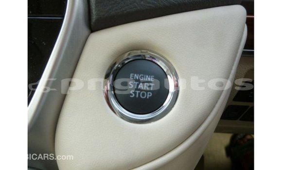Buy Import Toyota Land Cruiser White Car in Import - Dubai in Enga Buy Import Toyota Land Cruiser White Car in Import - Dubai in Enga
