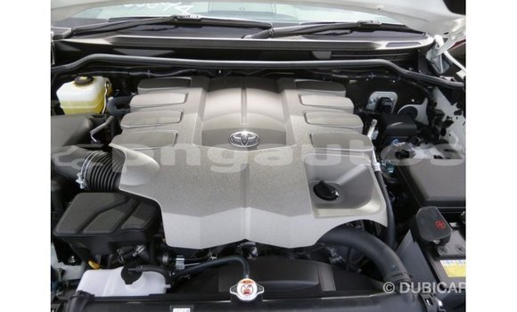 Buy Import Toyota Land Cruiser White Car in Import - Dubai in Enga Buy Import Toyota Land Cruiser White Car in Import - Dubai in Enga