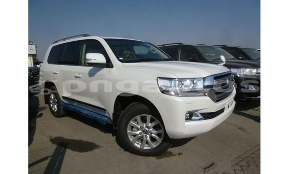 Buy Import Toyota Land Cruiser White Car in Import - Dubai in Enga Buy Import Toyota Land Cruiser White Car in Import - Dubai in Enga
