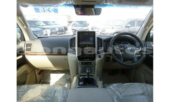 Buy Import Toyota Land Cruiser White Car in Import - Dubai in Enga Buy Import Toyota Land Cruiser White Car in Import - Dubai in Enga