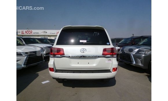 Buy Import Toyota Land Cruiser White Car in Import - Dubai in Enga Buy Import Toyota Land Cruiser White Car in Import - Dubai in Enga