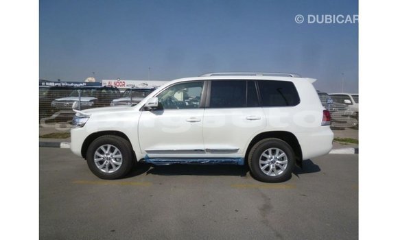 Buy Import Toyota Land Cruiser White Car in Import - Dubai in Enga Buy Import Toyota Land Cruiser White Car in Import - Dubai in Enga
