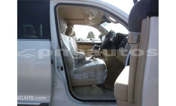 Buy Import Toyota Land Cruiser White Car in Import - Dubai in Enga Buy Import Toyota Land Cruiser White Car in Import - Dubai in Enga