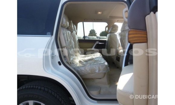 Buy Import Toyota Land Cruiser White Car in Import - Dubai in Enga Buy Import Toyota Land Cruiser White Car in Import - Dubai in Enga