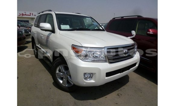 Buy Import Toyota Land Cruiser White Car in Import - Dubai in Enga Buy Import Toyota Land Cruiser White Car in Import - Dubai in Enga