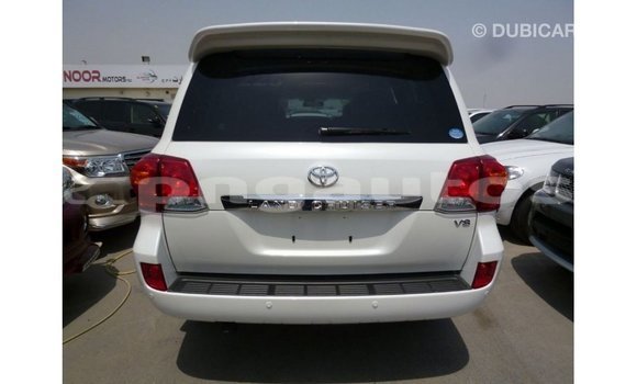 Buy Import Toyota Land Cruiser White Car in Import - Dubai in Enga Buy Import Toyota Land Cruiser White Car in Import - Dubai in Enga