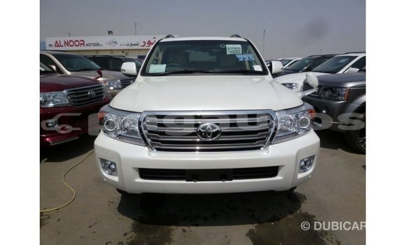 Buy Import Toyota Land Cruiser White Car in Import - Dubai in Enga Buy Import Toyota Land Cruiser White Car in Import - Dubai in Enga