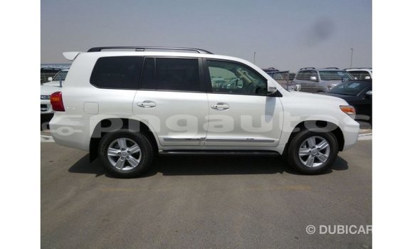 Buy Import Toyota Land Cruiser White Car in Import - Dubai in Enga Buy Import Toyota Land Cruiser White Car in Import - Dubai in Enga