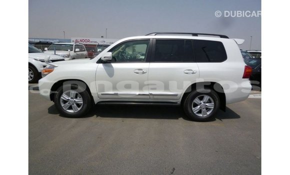Buy Import Toyota Land Cruiser White Car in Import - Dubai in Enga Buy Import Toyota Land Cruiser White Car in Import - Dubai in Enga