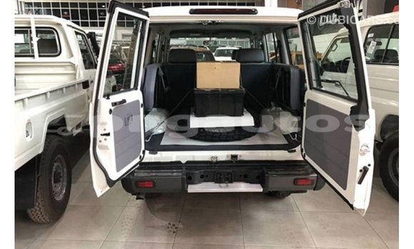 Buy Import Toyota Land Cruiser White Car in Import - Dubai in Enga Buy Import Toyota Land Cruiser White Car in Import - Dubai in Enga