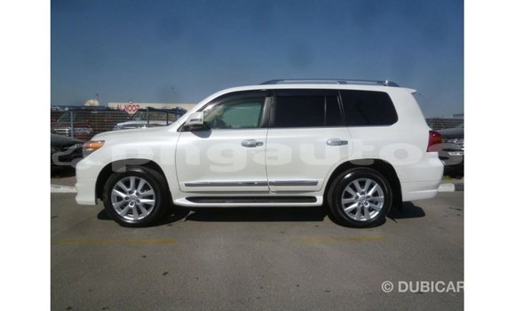 Buy Import Toyota Land Cruiser White Car in Import - Dubai in Enga Buy Import Toyota Land Cruiser White Car in Import - Dubai in Enga