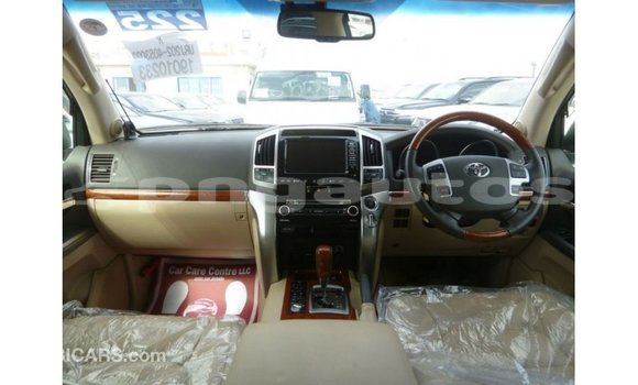 Buy Import Toyota Land Cruiser White Car in Import - Dubai in Enga Buy Import Toyota Land Cruiser White Car in Import - Dubai in Enga