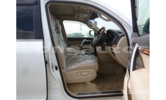 Buy Import Toyota Land Cruiser White Car in Import - Dubai in Enga Buy Import Toyota Land Cruiser White Car in Import - Dubai in Enga