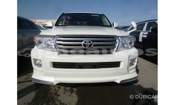 Buy Import Toyota Land Cruiser White Car in Import - Dubai in Enga Buy Import Toyota Land Cruiser White Car in Import - Dubai in Enga