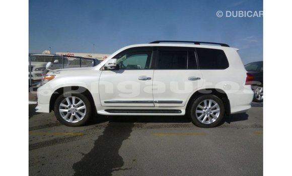 Buy Import Toyota Land Cruiser White Car in Import - Dubai in Enga Buy Import Toyota Land Cruiser White Car in Import - Dubai in Enga