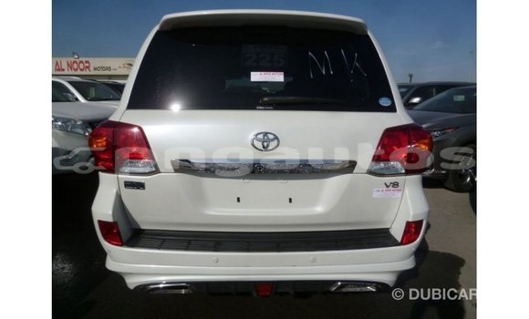 Buy Import Toyota Land Cruiser White Car in Import - Dubai in Enga Buy Import Toyota Land Cruiser White Car in Import - Dubai in Enga