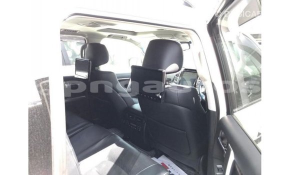 Buy Import Toyota Land Cruiser White Car in Import - Dubai in Enga Buy Import Toyota Land Cruiser White Car in Import - Dubai in Enga