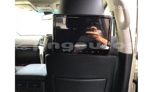 Buy Import Toyota Land Cruiser White Car in Import - Dubai in Enga Buy Import Toyota Land Cruiser White Car in Import - Dubai in Enga