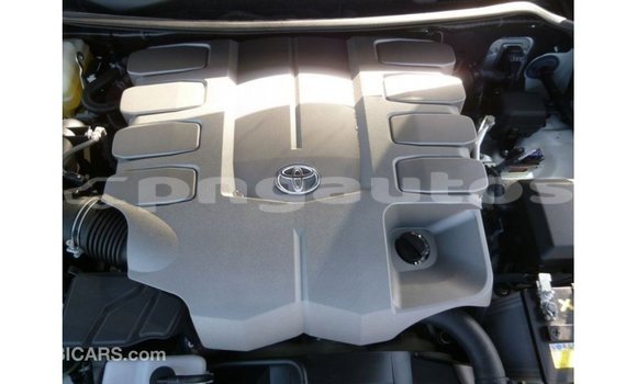 Buy Import Toyota Land Cruiser White Car in Import - Dubai in Enga Buy Import Toyota Land Cruiser White Car in Import - Dubai in Enga