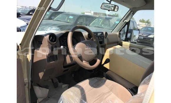 Buy Import Toyota Land Cruiser Beige Car in Import - Dubai in Enga Buy Import Toyota Land Cruiser Beige Car in Import - Dubai in Enga