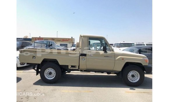 Buy Import Toyota Land Cruiser Beige Car in Import - Dubai in Enga Buy Import Toyota Land Cruiser Beige Car in Import - Dubai in Enga
