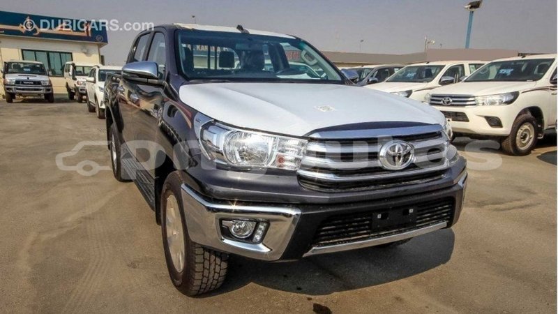 Big with watermark toyota hilux enga import dubai 5026
