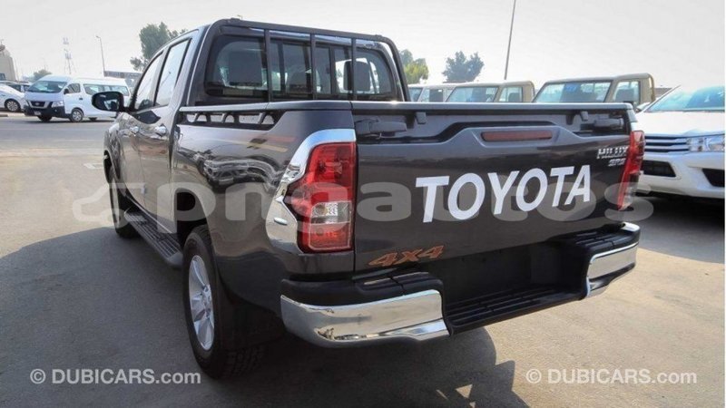 Big with watermark toyota hilux enga import dubai 5026
