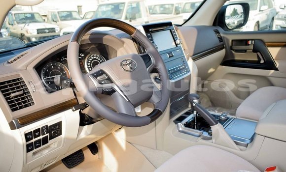 Buy Import Toyota Land Cruiser White Car in Import - Dubai in Enga Buy Import Toyota Land Cruiser White Car in Import - Dubai in Enga